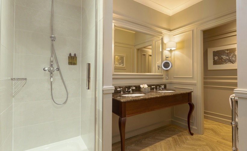 Thainstone House | Thainstone House Suite Bathroom