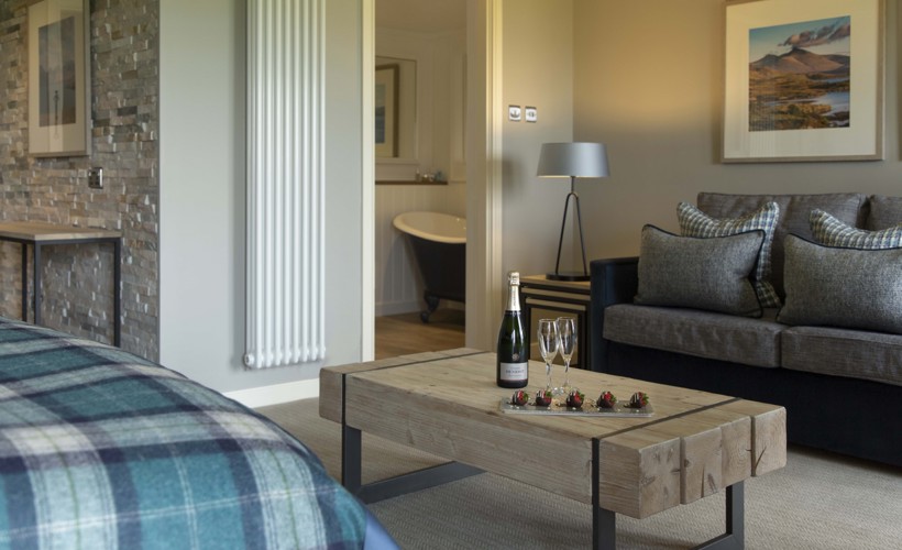 Isle of Mull | Isle Of Mull Hotel And Spa Sea View Suite With Bathroom Champagne