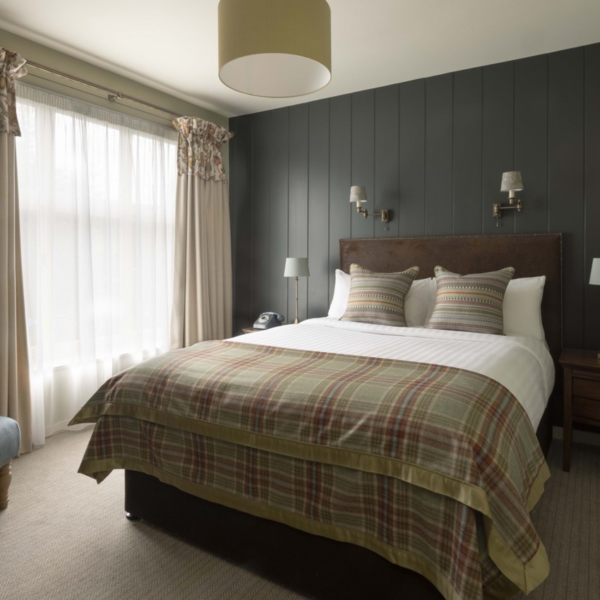 Balmoral Arms | Balmoral Arms Feature Room Wide