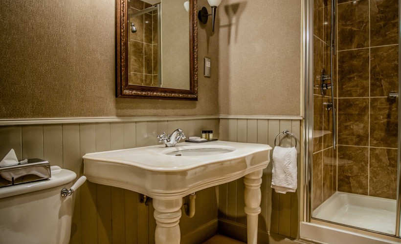 Dunkeld | Dunkeld House Hotel Bothy Suite Bathroom 1